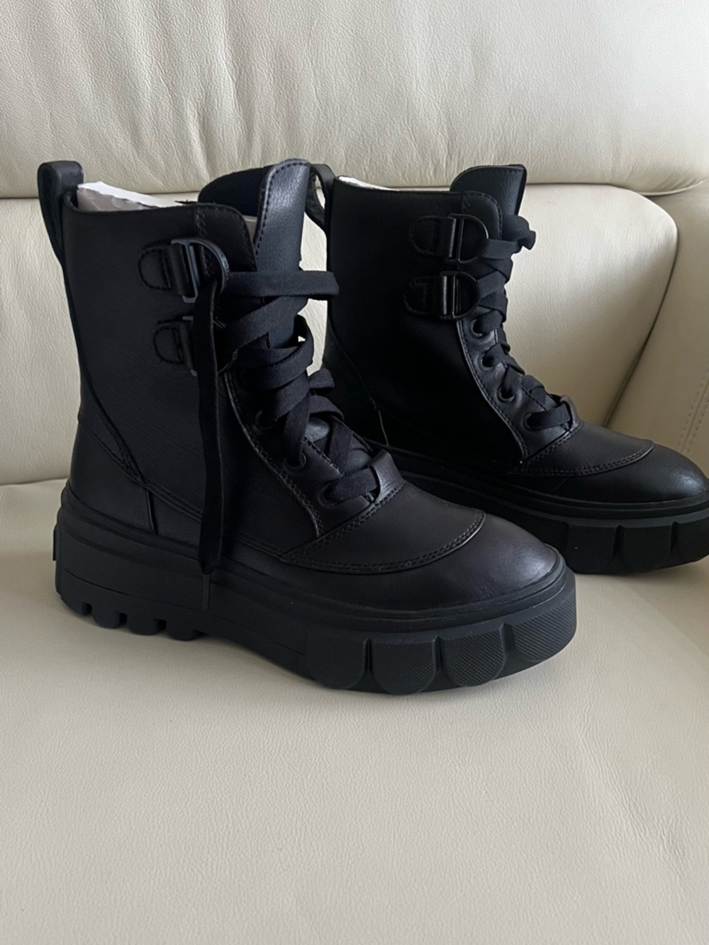 Sorel Black Leather Lace-Up Waterproof Boots